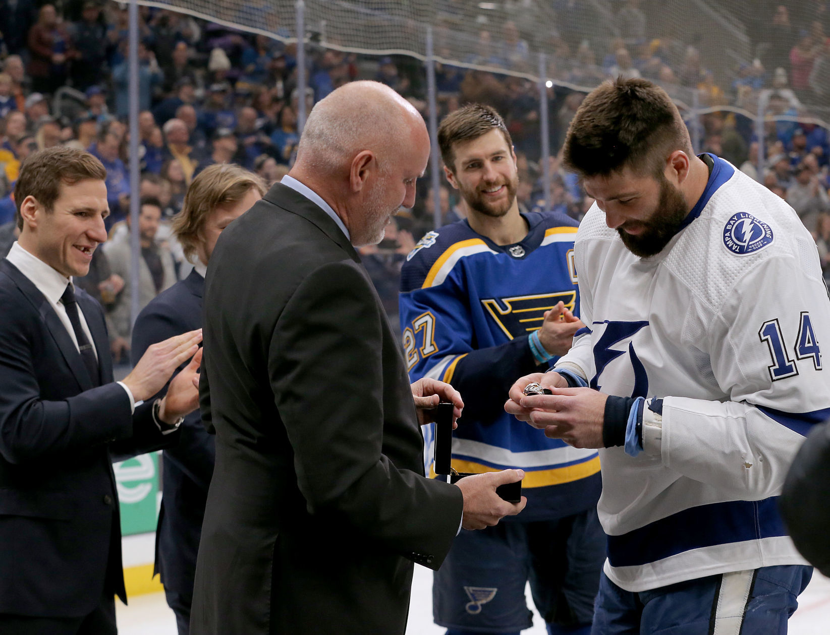Pat Maroon acceps Stanley Cup ring